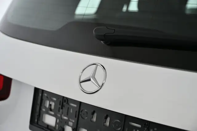 Mercedes-Benz GLB view 13
