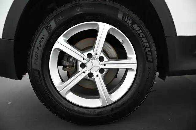 Mercedes-Benz GLB view 16