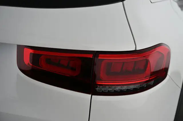 Mercedes-Benz GLB view 14
