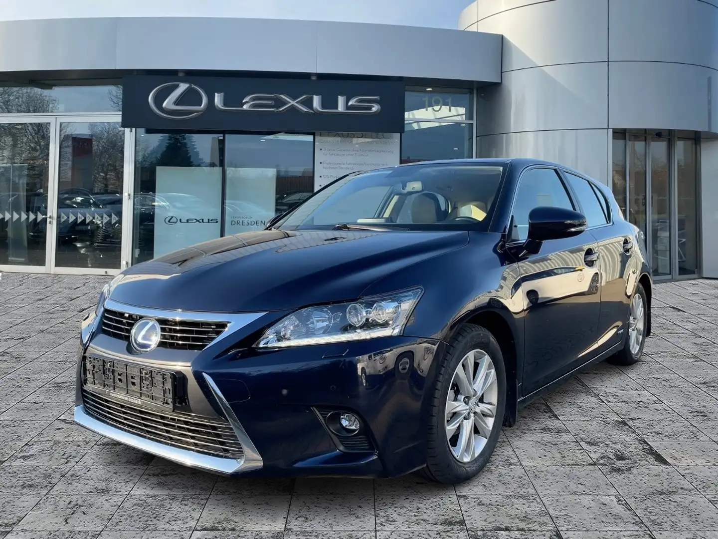 Lexus CT 200h Executive Line Navi LED AHK KeyLess Blauw - 2