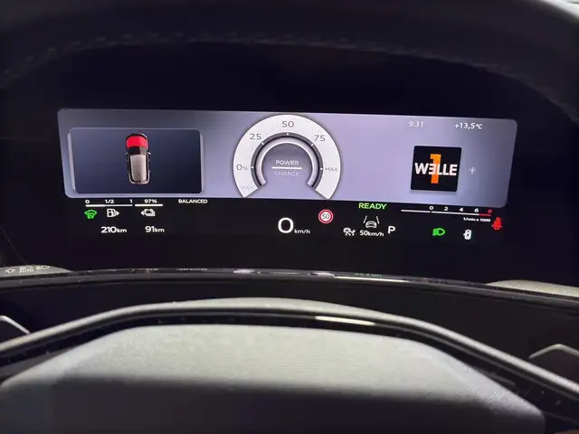 Audi Q3 view 9