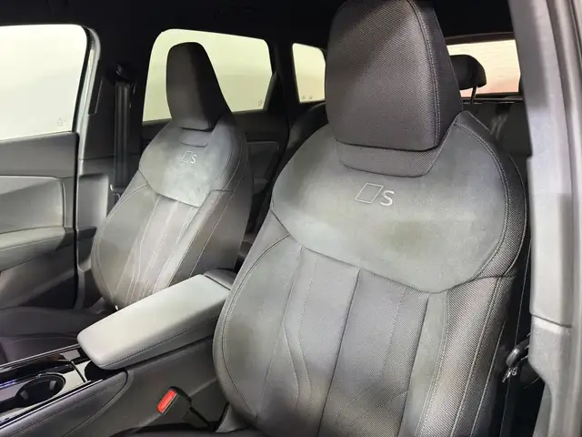 Audi Q3 view 12