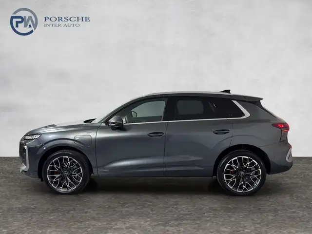 Audi Q3 view 3