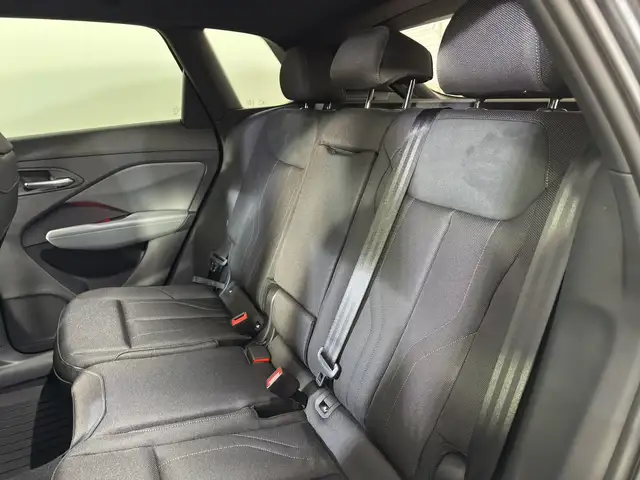 Audi Q3 view 14