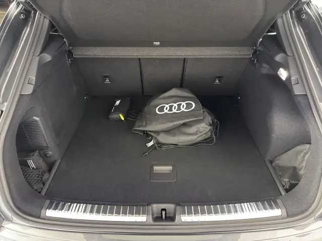 Audi Q3 view 15