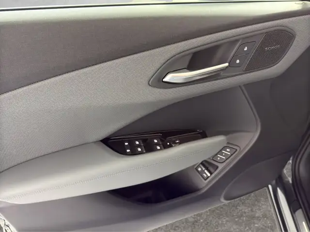 Audi Q3 view 13
