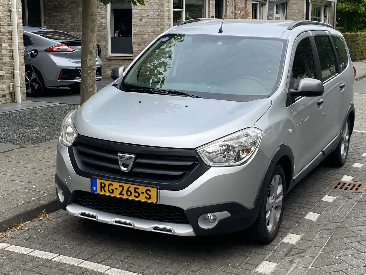 Dacia Lodgy 1.2 TCe Stepway 7p. Gri - 1