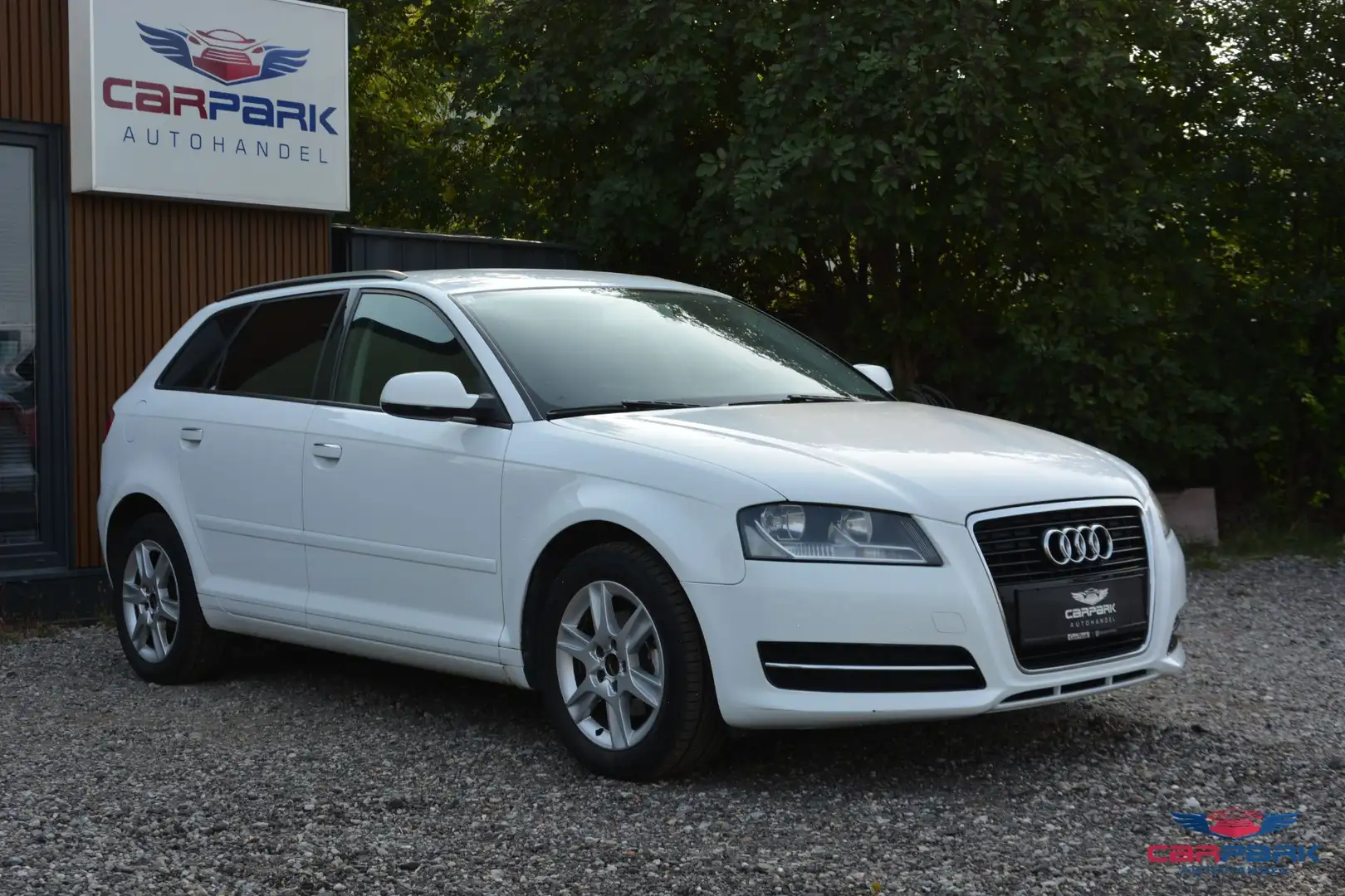 Audi A3 SB Jubiläumsmodell 1,6 TDI DPF Weiß - 1