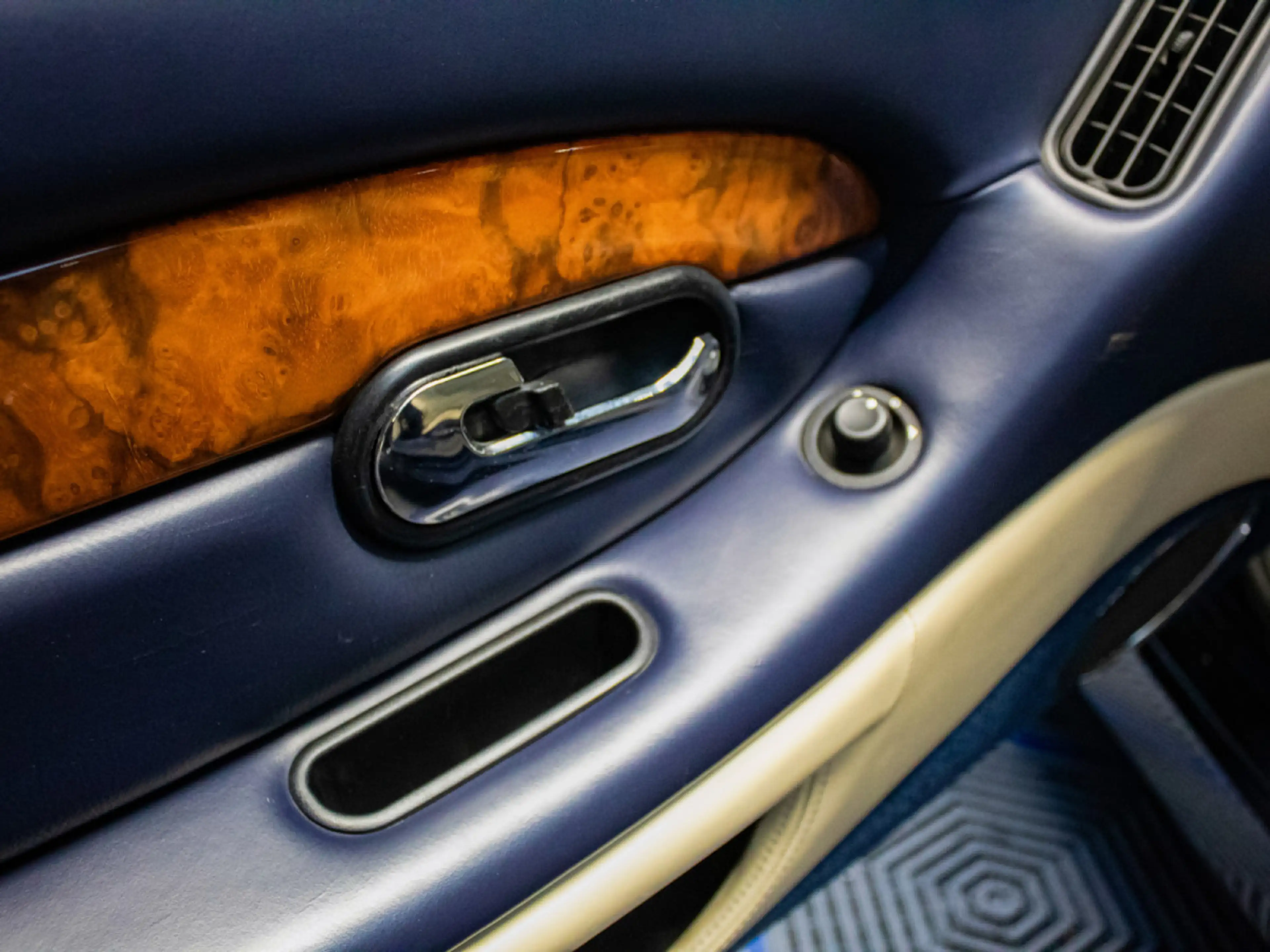 Aston Martin DB 7 Vantage Volante Vantage V12 6.0L 420CV AUTOMATIC — photo 11