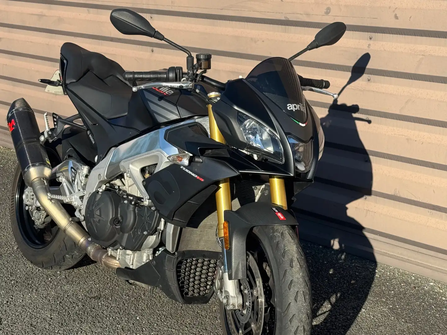 Aprilia Tuono Noir - 1