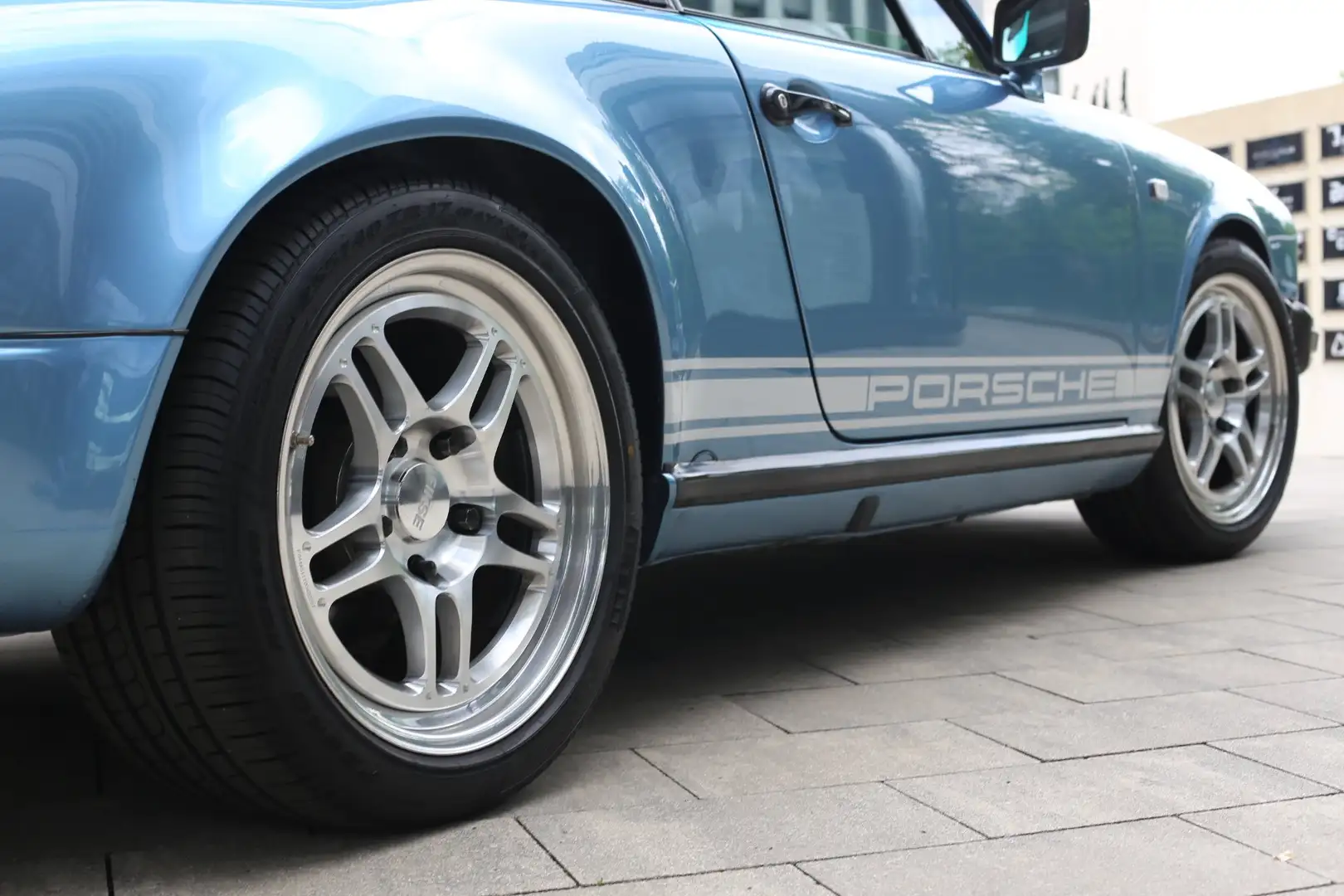 Porsche 911 Carrera Bleu - 2