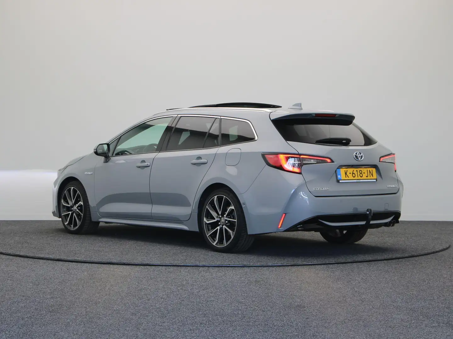 Toyota Corolla Touring Sports 2.0 Hybrid Premium | JBL Audio | Pa Grijs - 2
