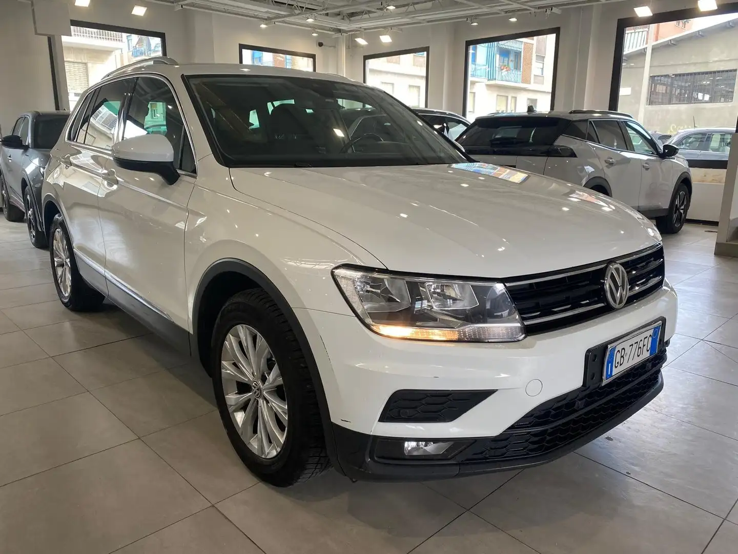 Volkswagen Tiguan Tiguan 2.0 tdi Business 150cv FATTURABILE Bianco - 2