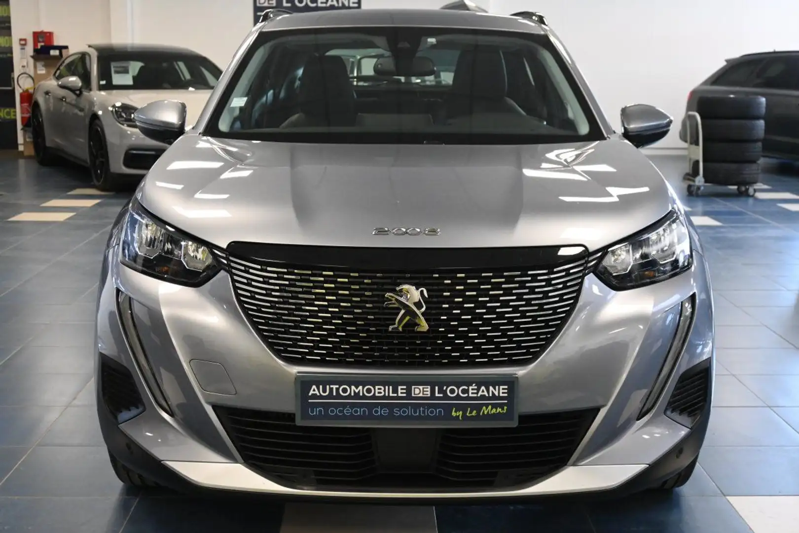 Peugeot 2008 BlueHDi 100 S&S BVM6 Allure Gris - 2