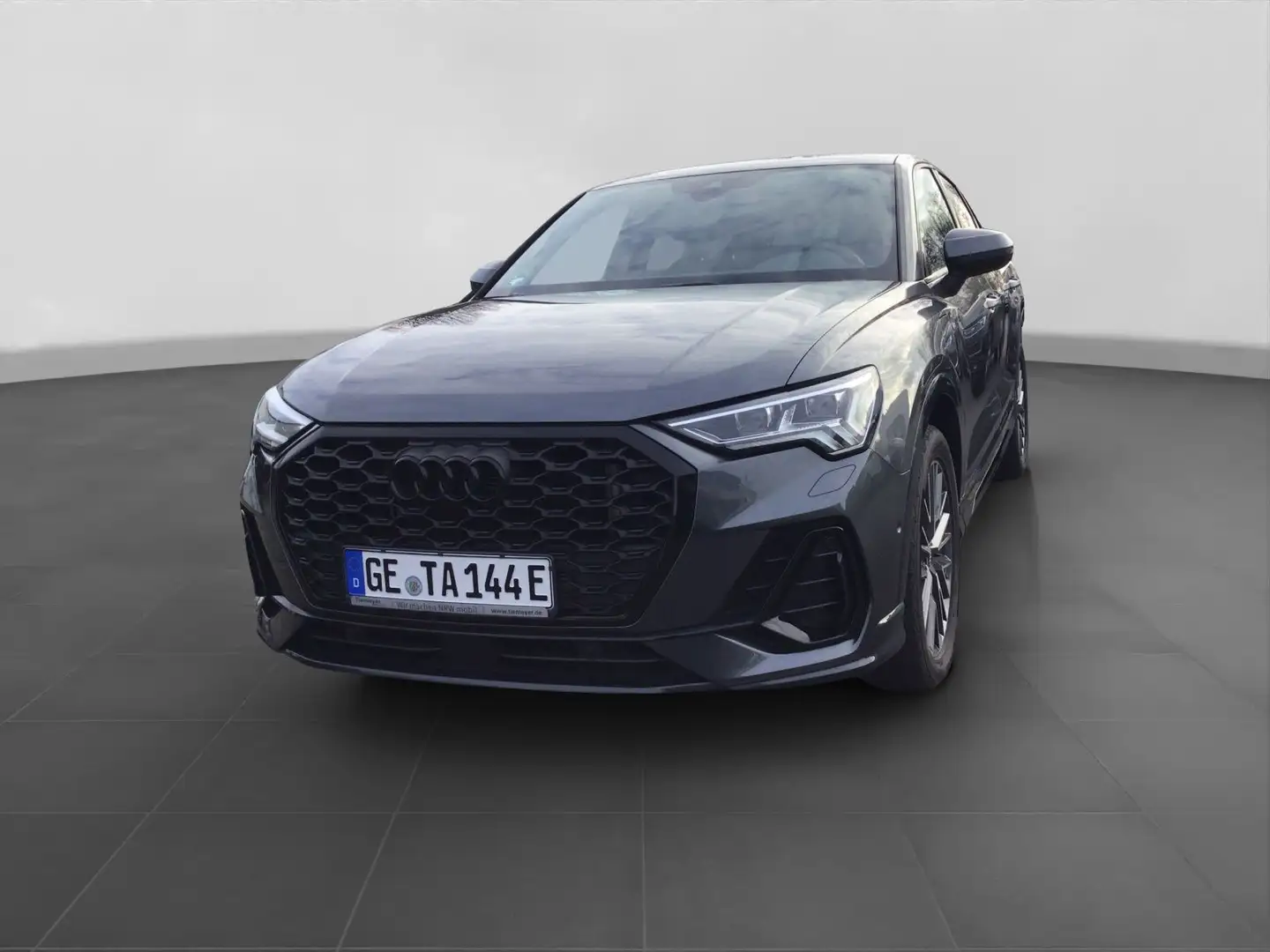Audi Q3 45 TFSIe 2x S LINE LM19 PANO SONOS Grau - 2
