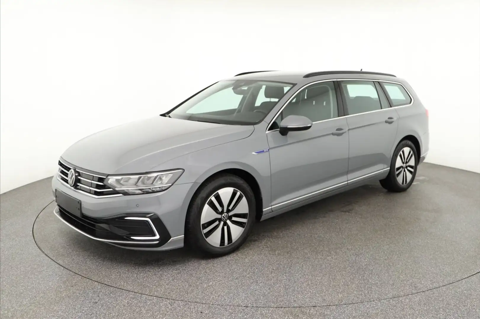 Volkswagen Passat Variant GTE 1.4 TSI DSG Pano*AHK*Harman*S Grijs - 2