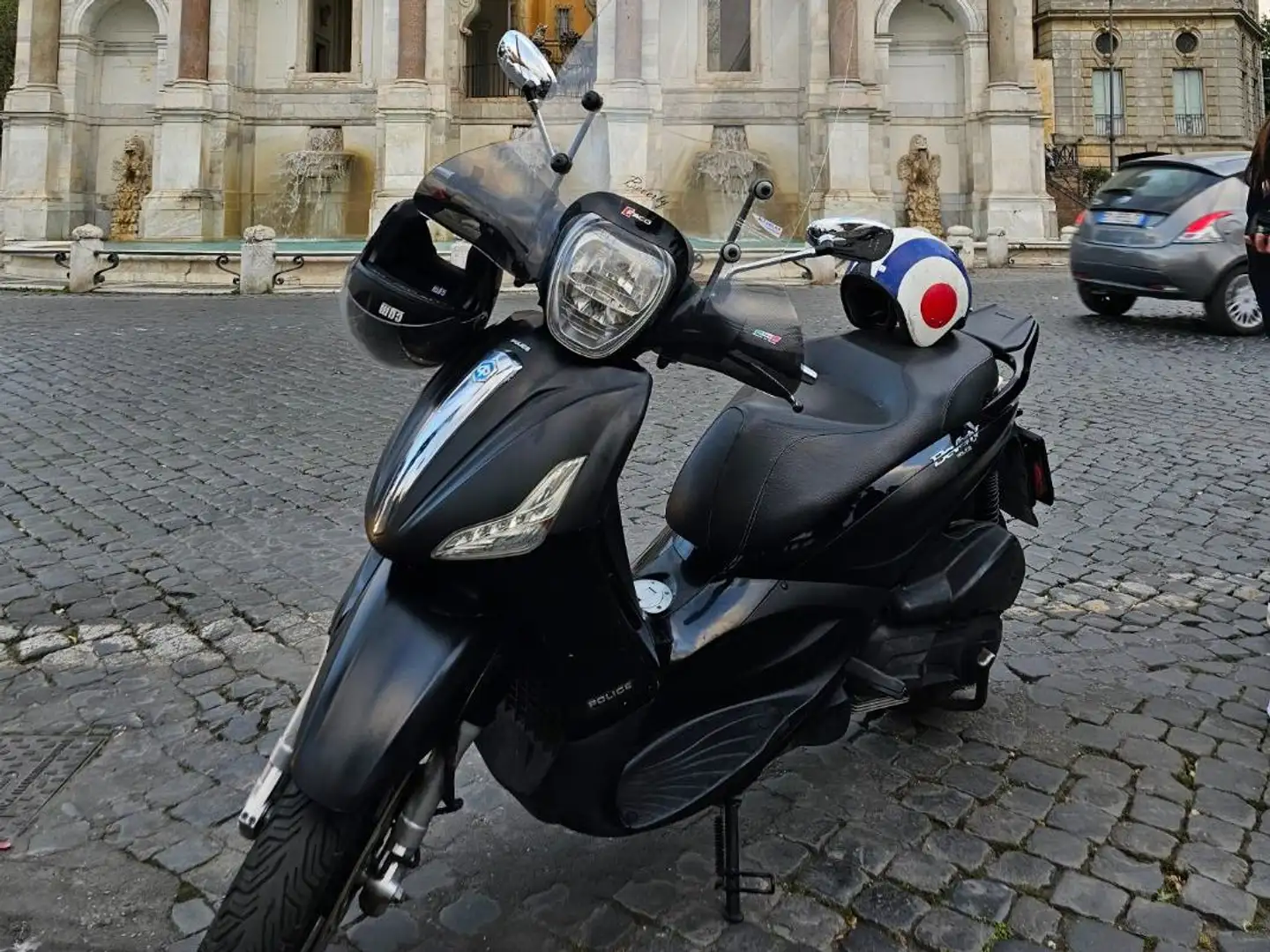 Piaggio Beverly 300 Police Fekete - 1