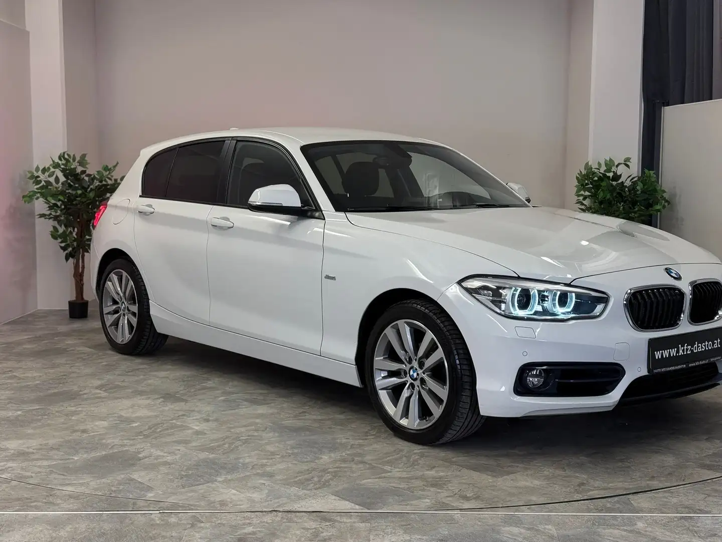 BMW 118 Sport Line Aut. /// LED /// NEUES GUTACHTEN /// Weiß - 2