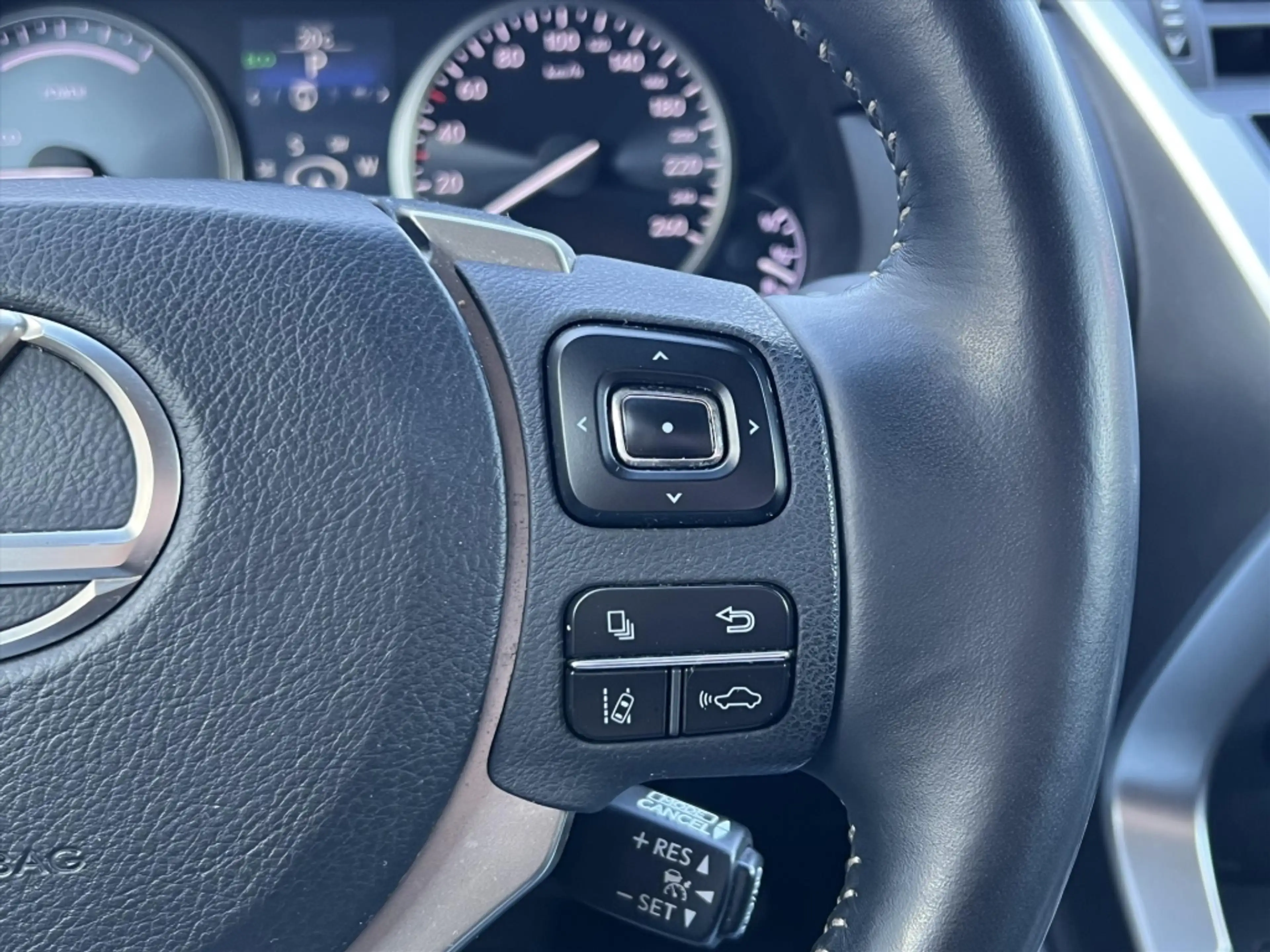 Lexus NX 300h AWD President Line | Mark Levinson, Head up displa — photo 31