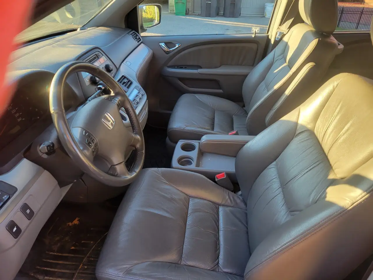 Honda Odyssey снимка Honda Odyssey
