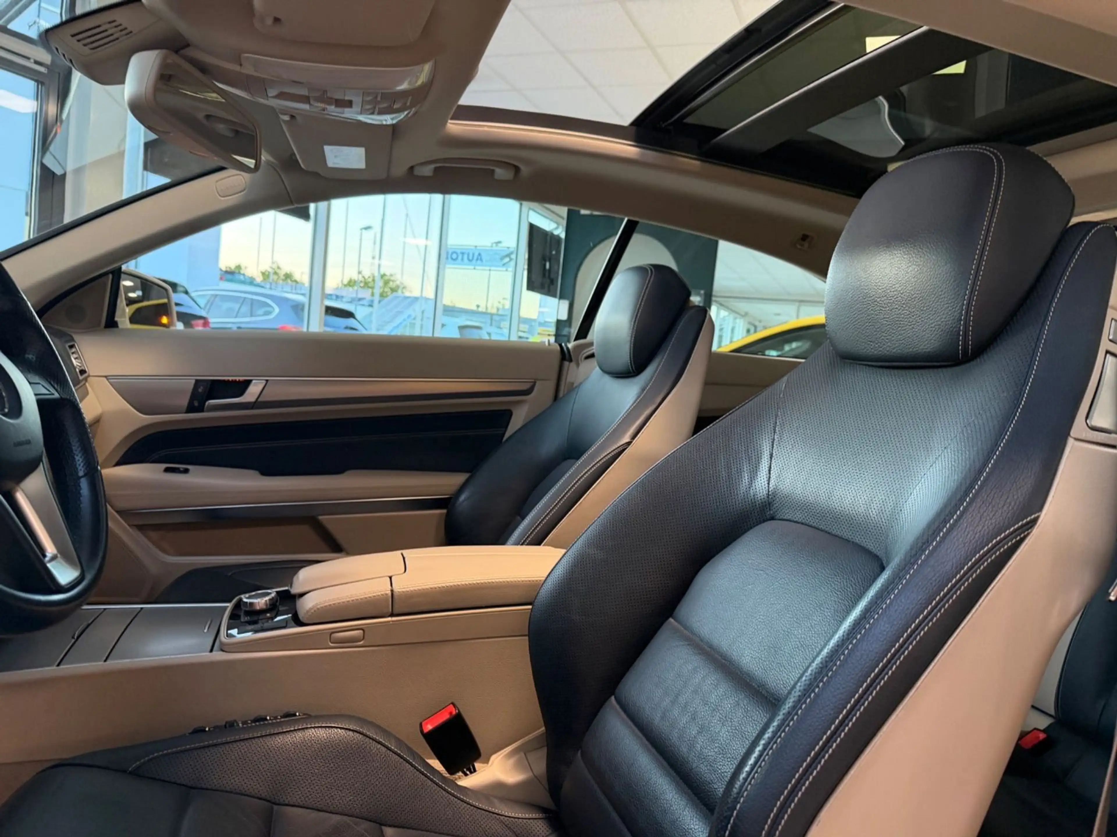 Mercedes-Benz E 220 d BlueTEC PANO LED ILS PDC SHZ TOP — photo 13
