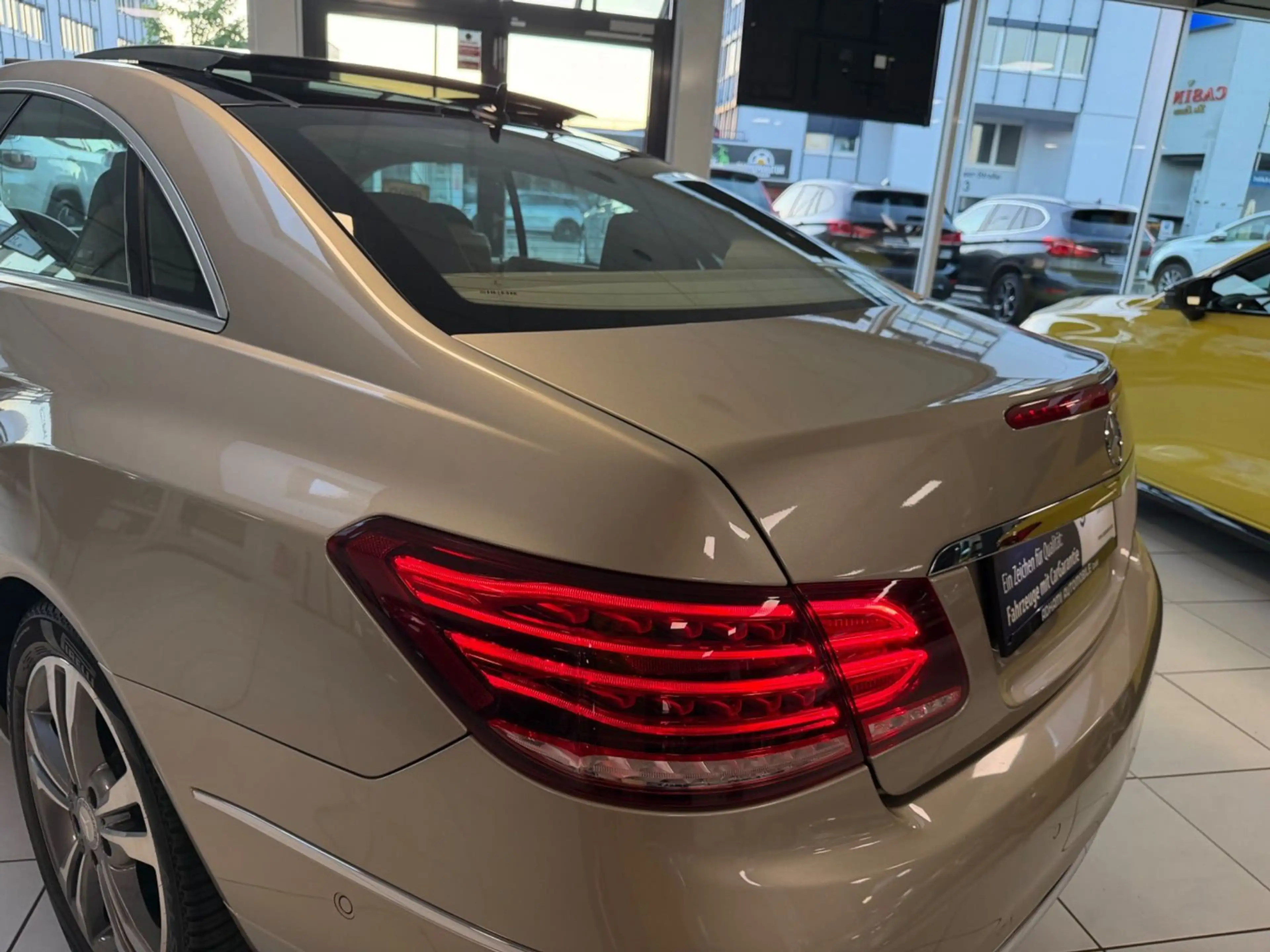 Mercedes-Benz E 220 d BlueTEC PANO LED ILS PDC SHZ TOP — photo 16
