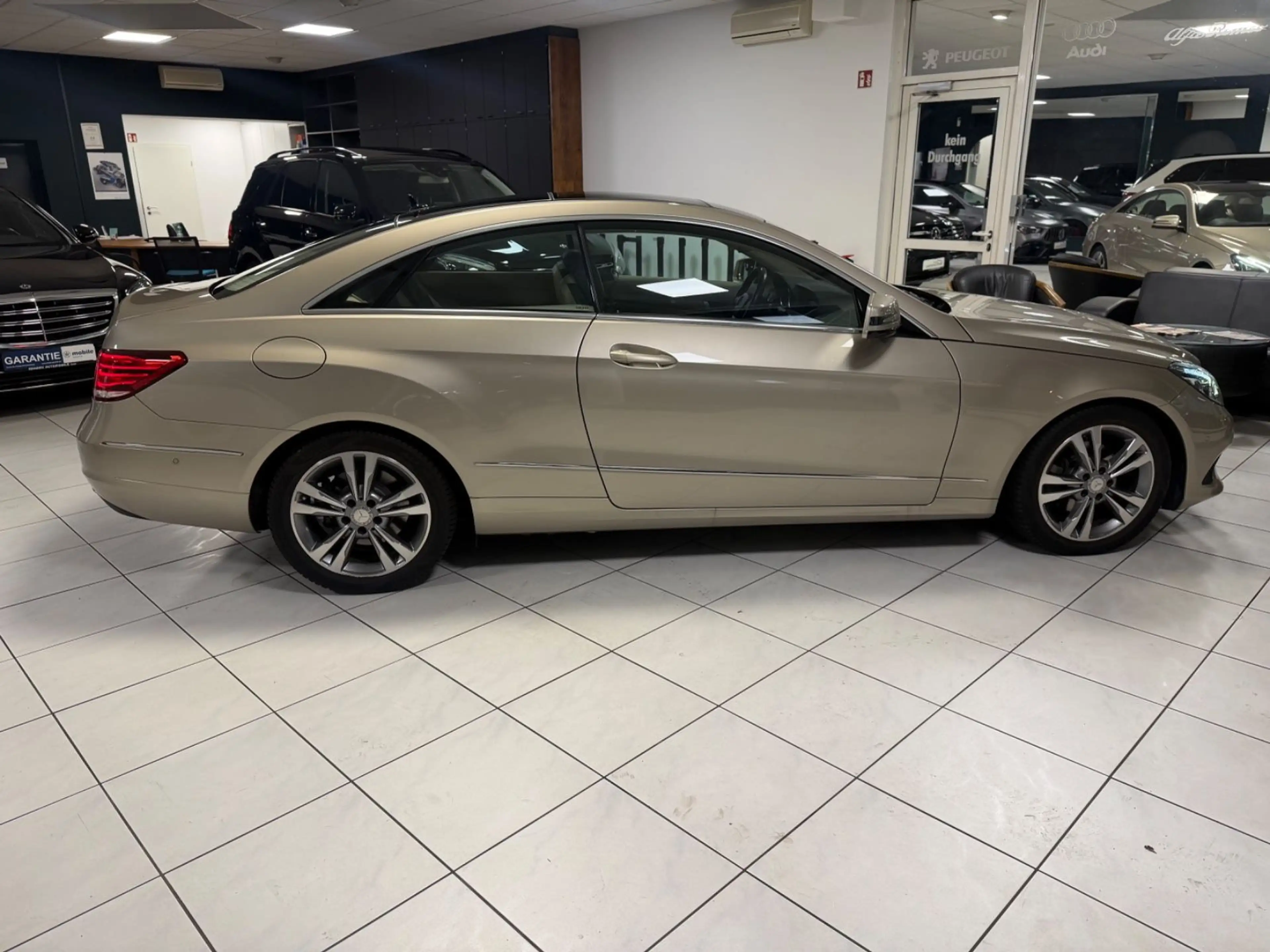Mercedes-Benz E 220 d BlueTEC PANO LED ILS PDC SHZ TOP — photo 4