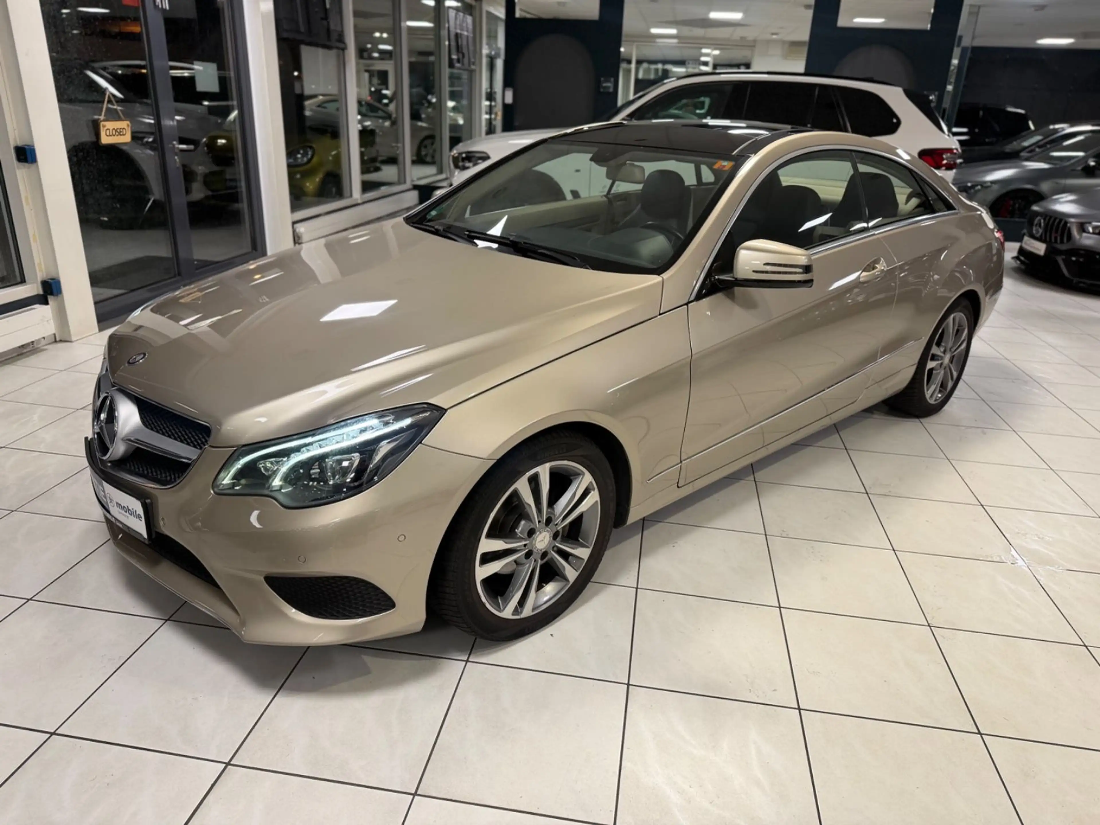 Mercedes-Benz E 220 d BlueTEC PANO LED ILS PDC SHZ TOP