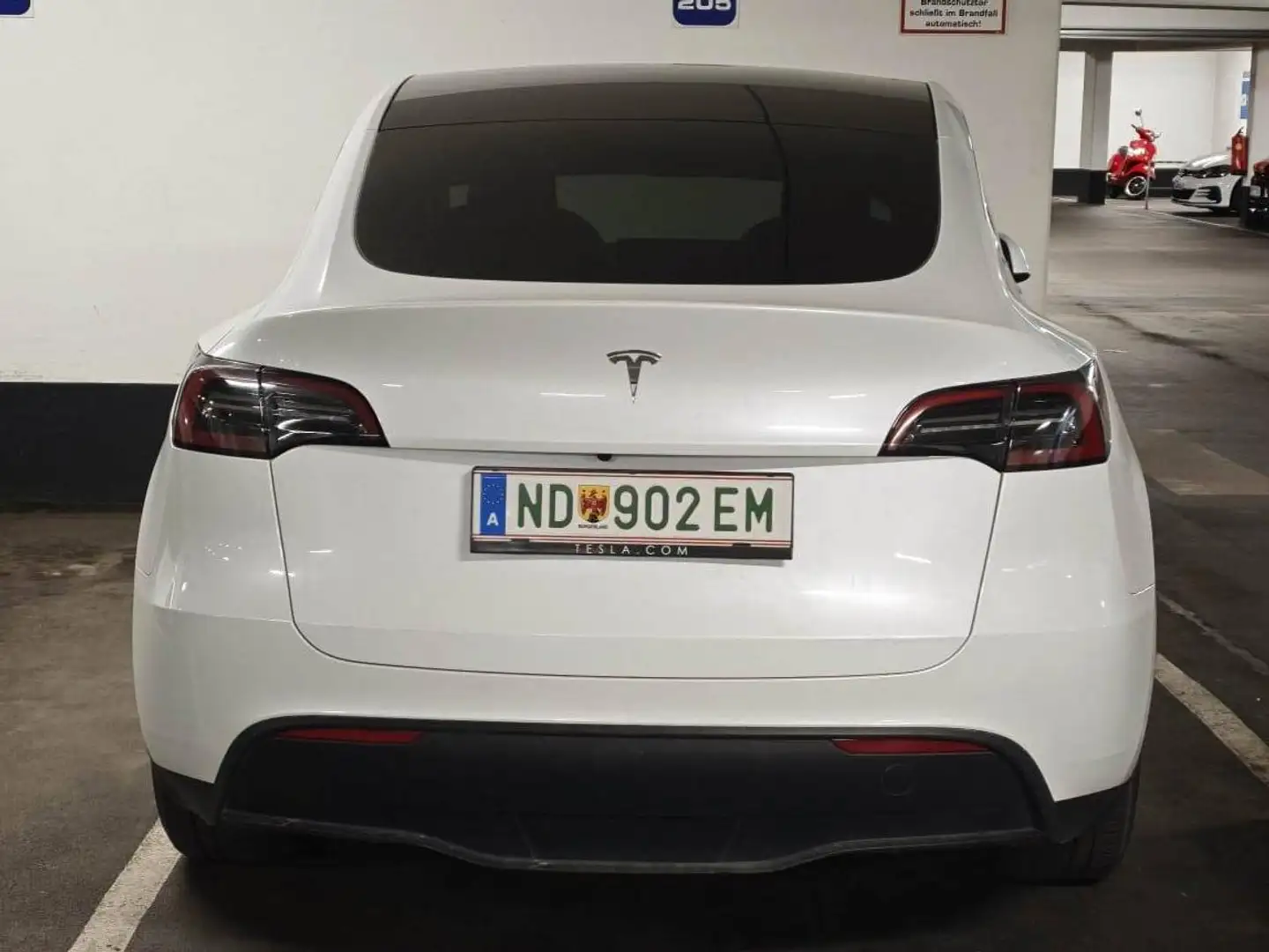 Tesla Model Y Model Y 62kWh Base Base - 1
