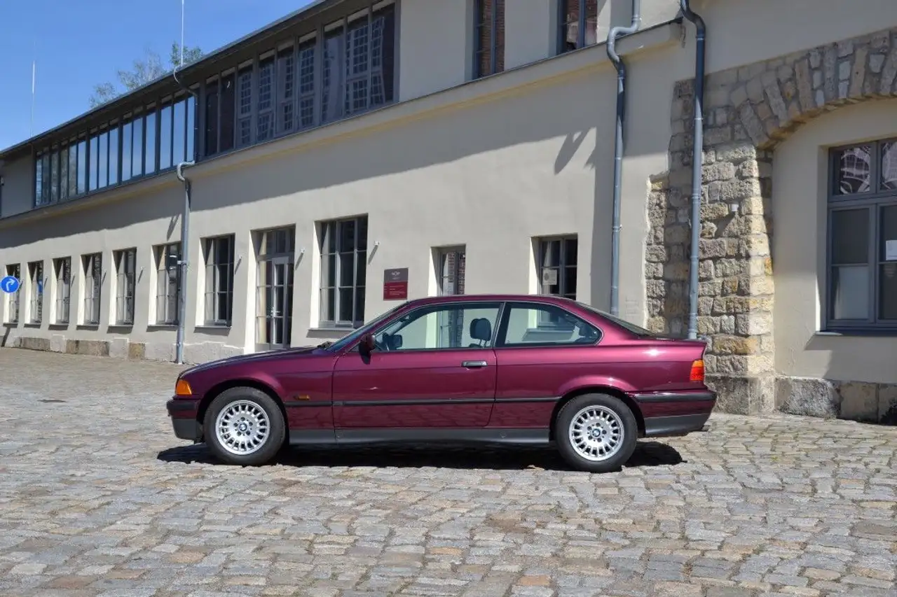 BMW 320 1. Hand, Erstlack, Scheckheftgepflegt, foto 3
