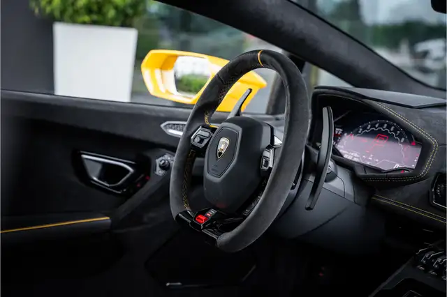 Lamborghini Huracan view 10