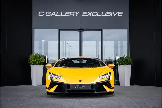 Lamborghini Huracan view 2