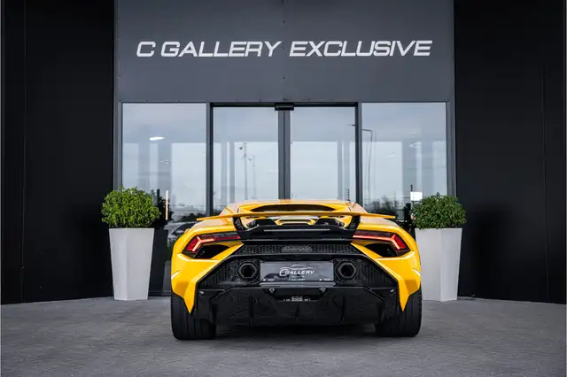 Lamborghini Huracan view 6