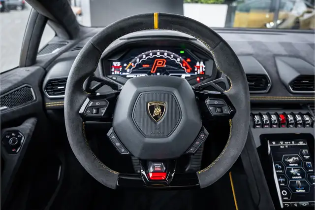 Lamborghini Huracan view 11