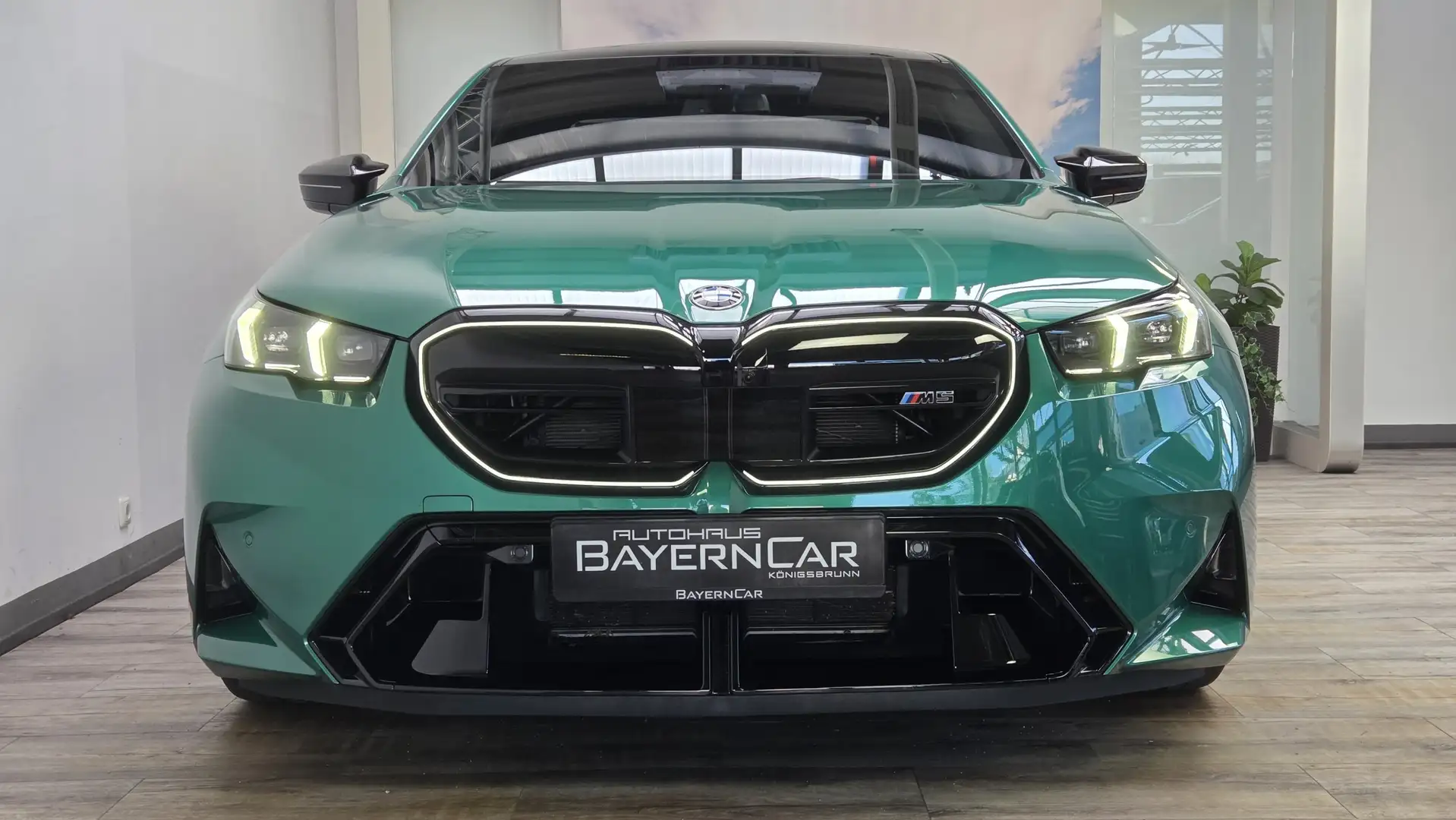 BMW M5 Lim Keramik Sitzlüftung ACC Panorama ACC B&W Grün - 2