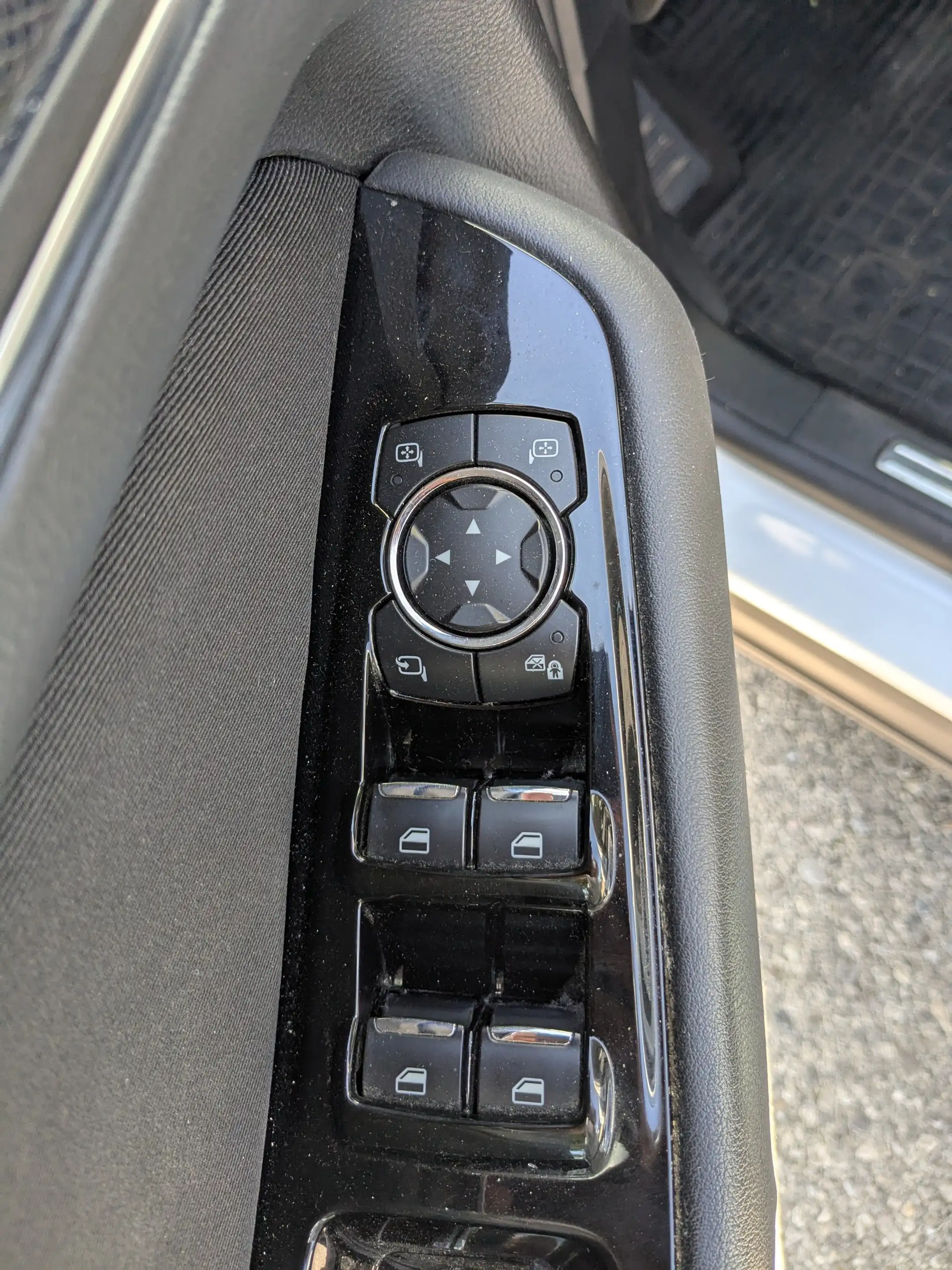 Ford Galaxy Hybrid Titanium — photo 5