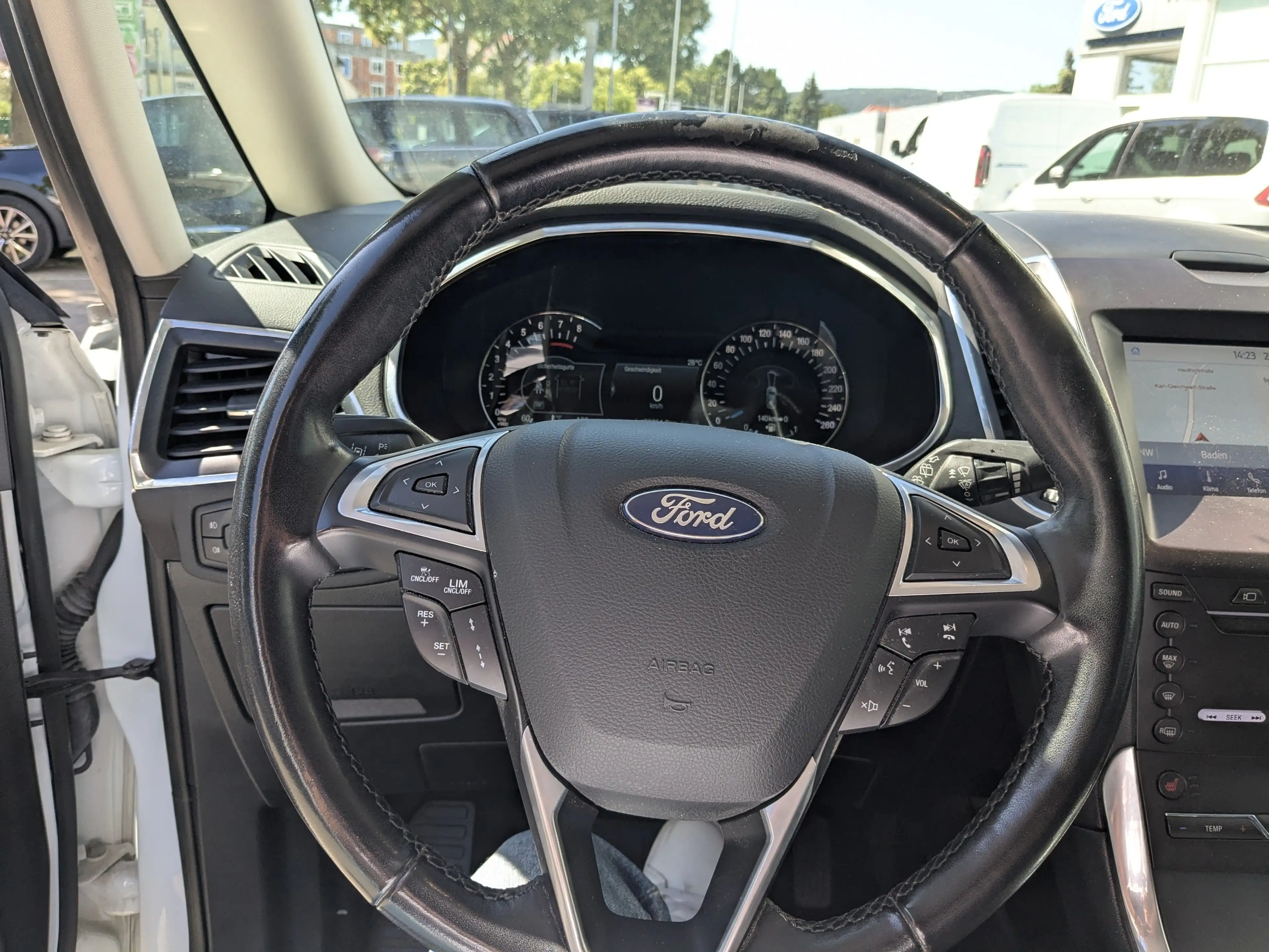Ford Galaxy Hybrid Titanium — photo 12