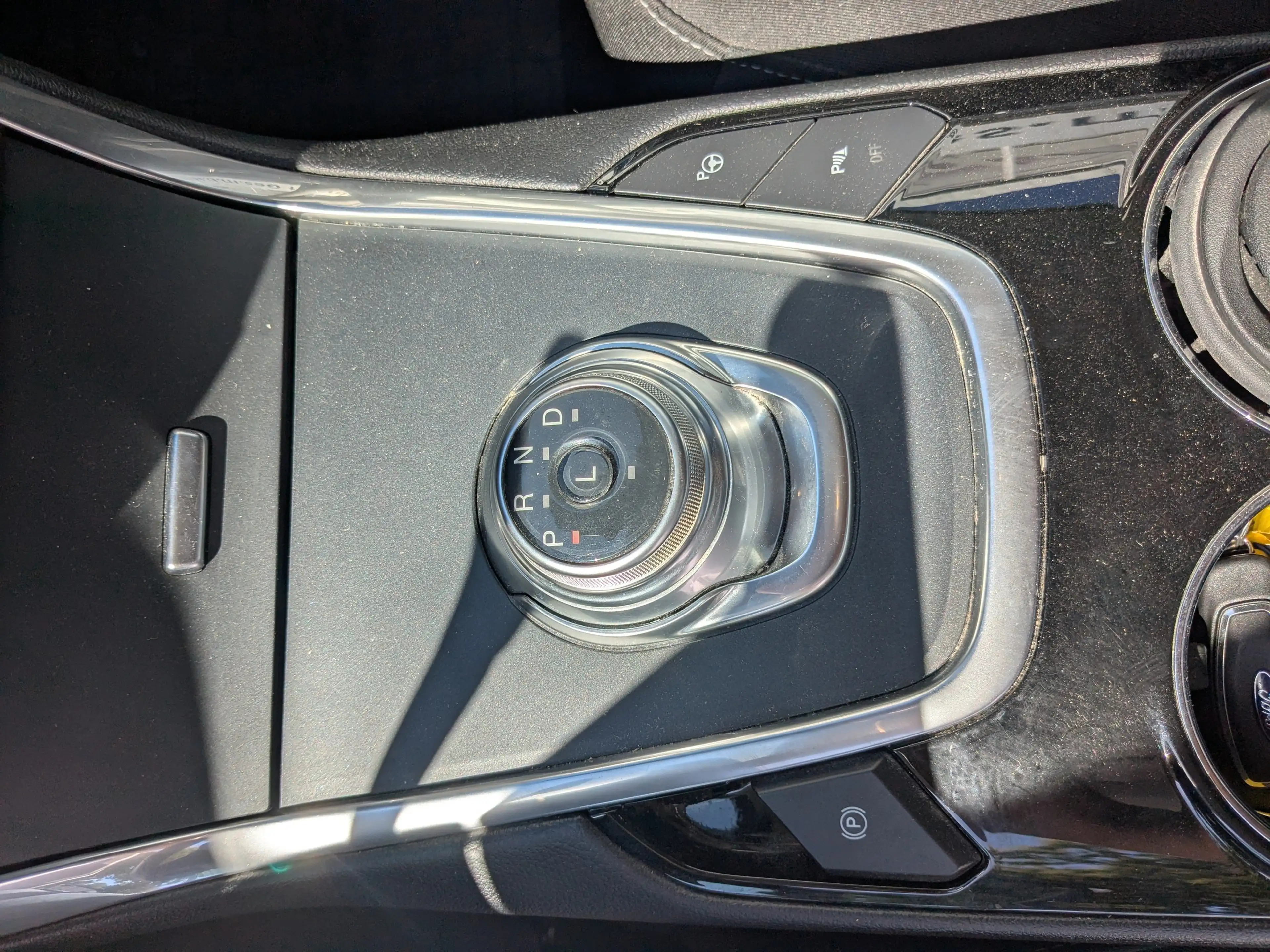 Ford Galaxy Hybrid Titanium — photo 10