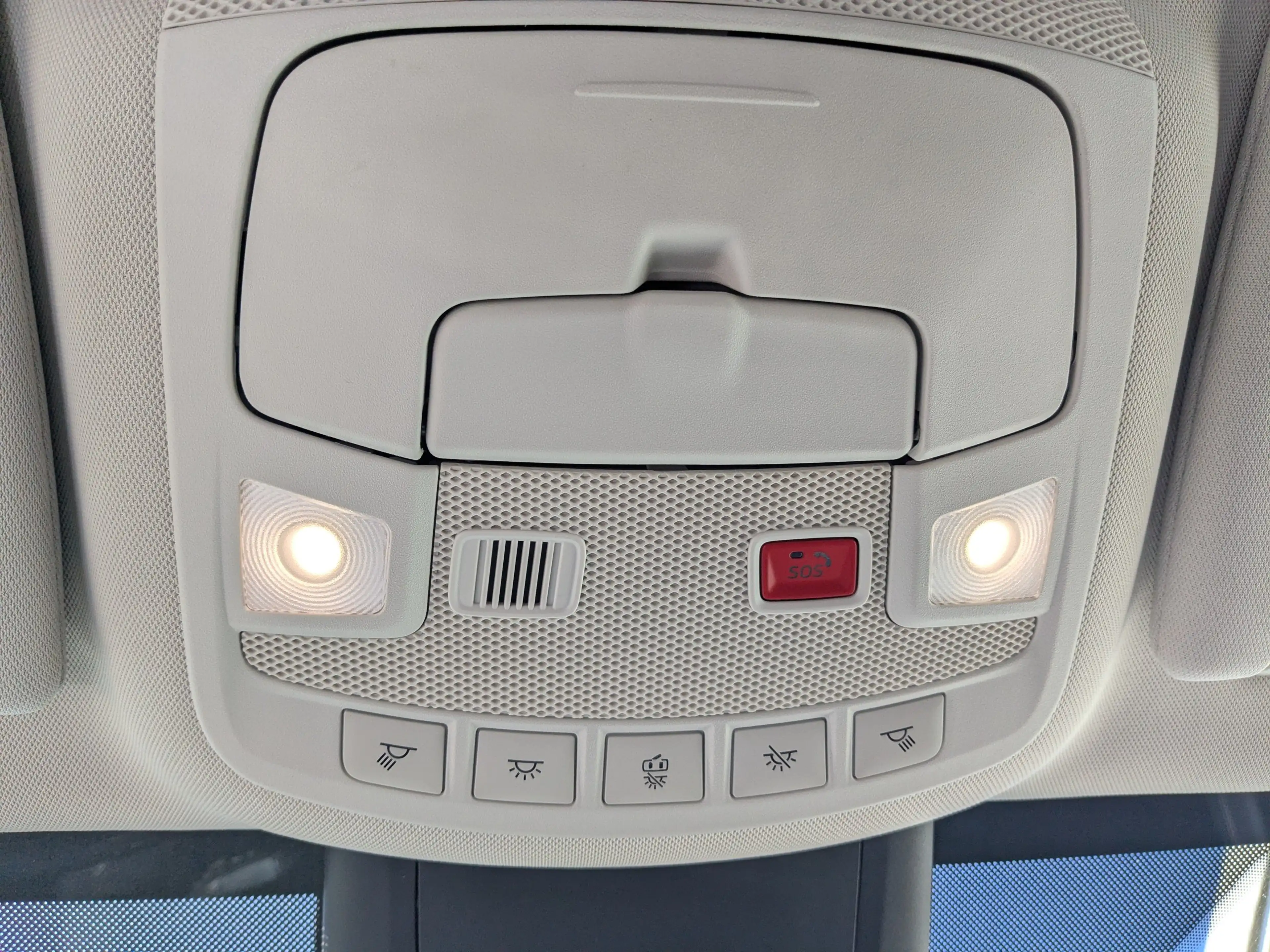 Ford Galaxy Hybrid Titanium — photo 11