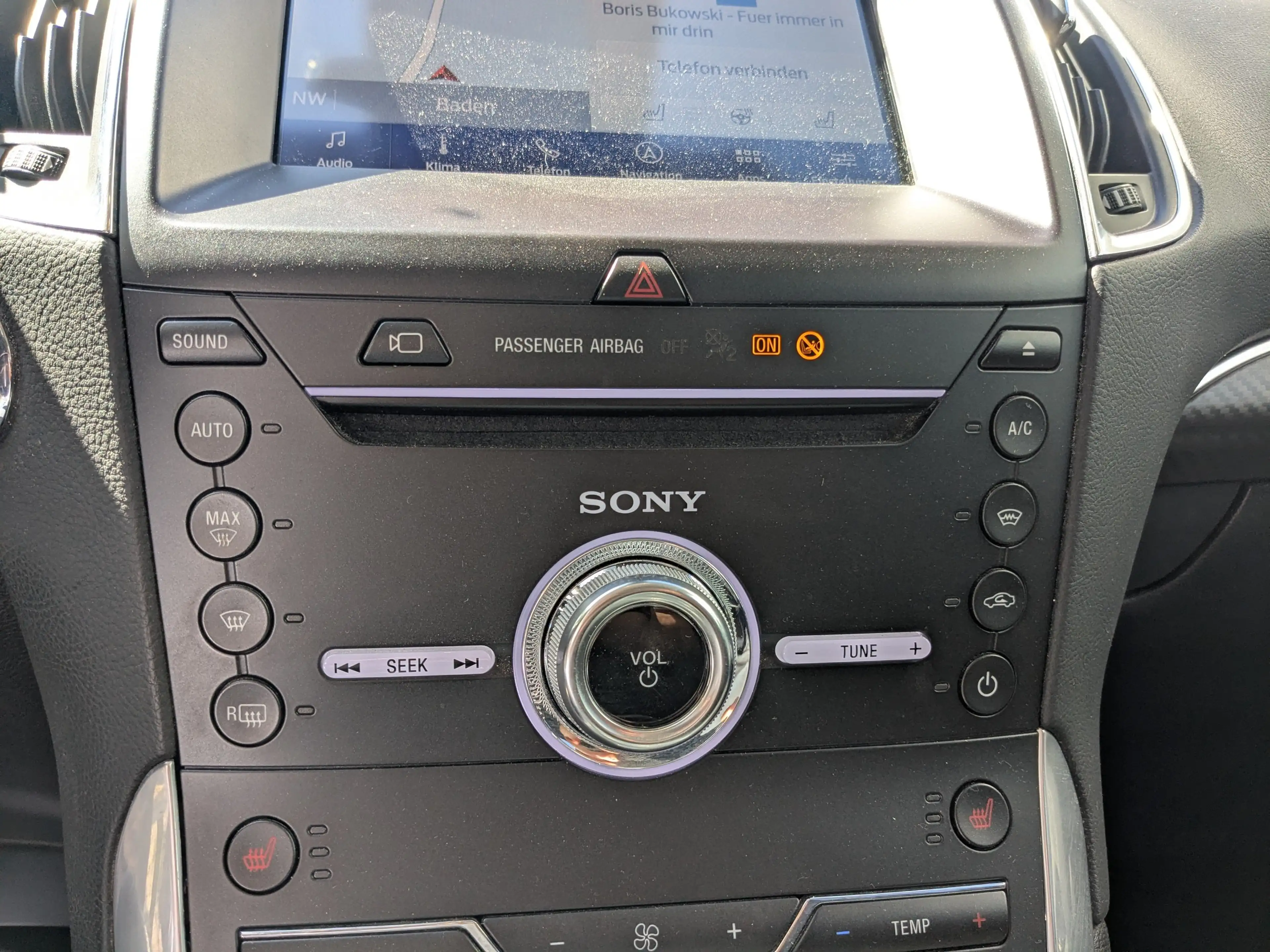 Ford Galaxy Hybrid Titanium — photo 9