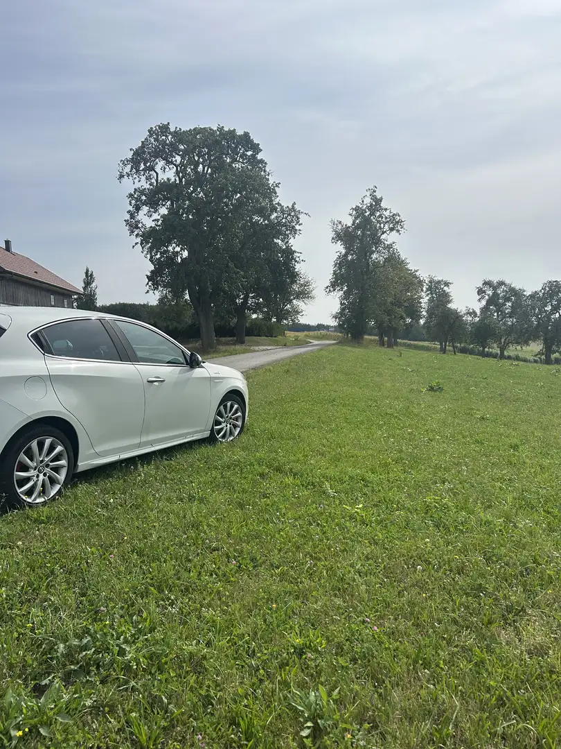 Alfa Romeo Giulietta 1,6 JTD Multijet II Distinctive Weiß - 2