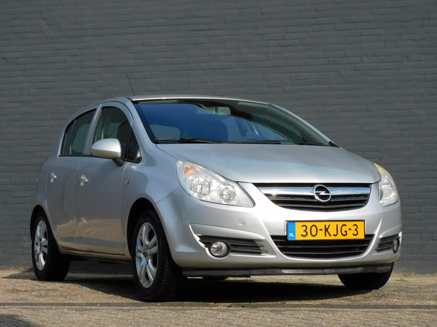 Opel Corsa 1.4-16V Enjoy 2e EIGENAAR! AIRCO! INBOUW FIETSDRAG Grau - 2