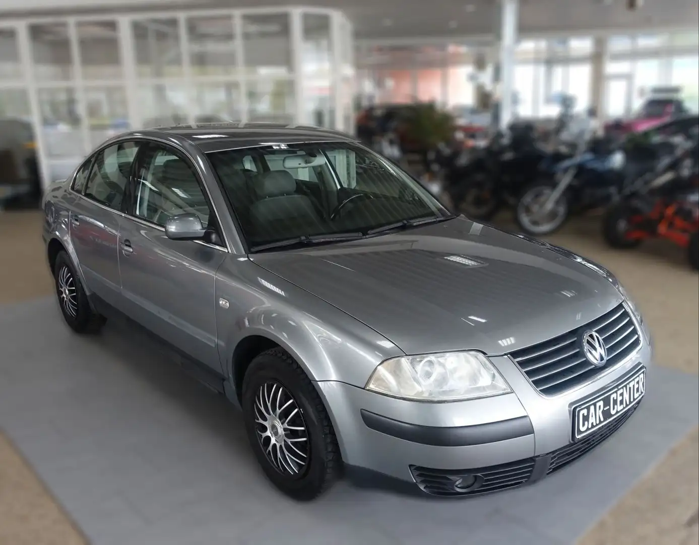 Volkswagen Passat Lim. Business Gri - 1