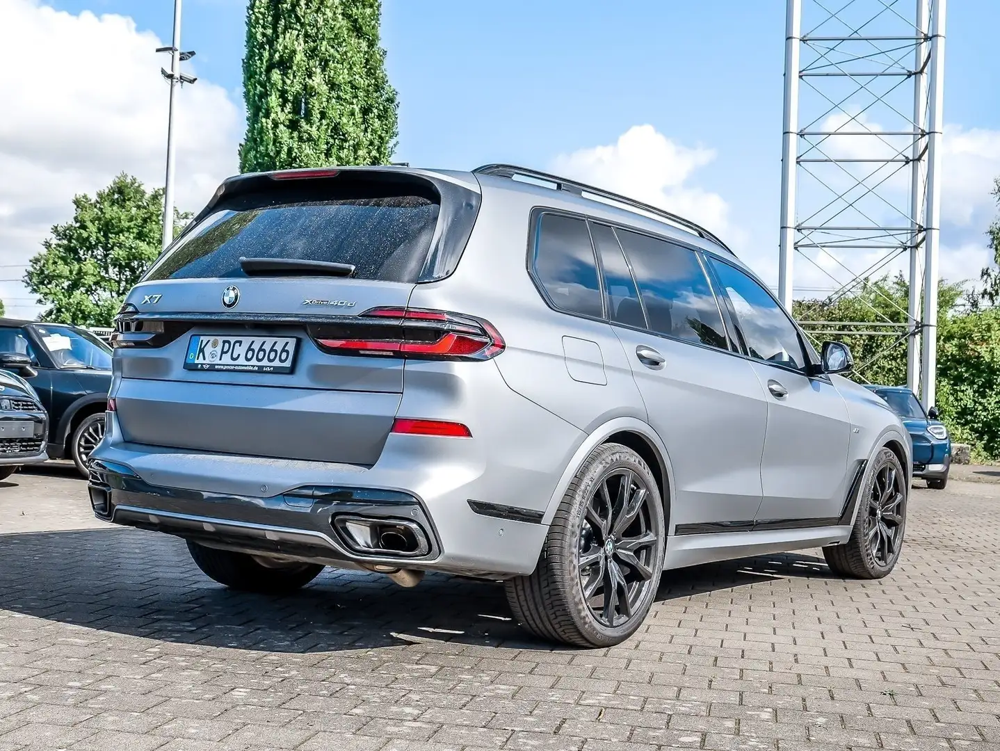 BMW X7 xDrive40d M Sport HUD PANO RFK NAVI LED DAB Серый - 2