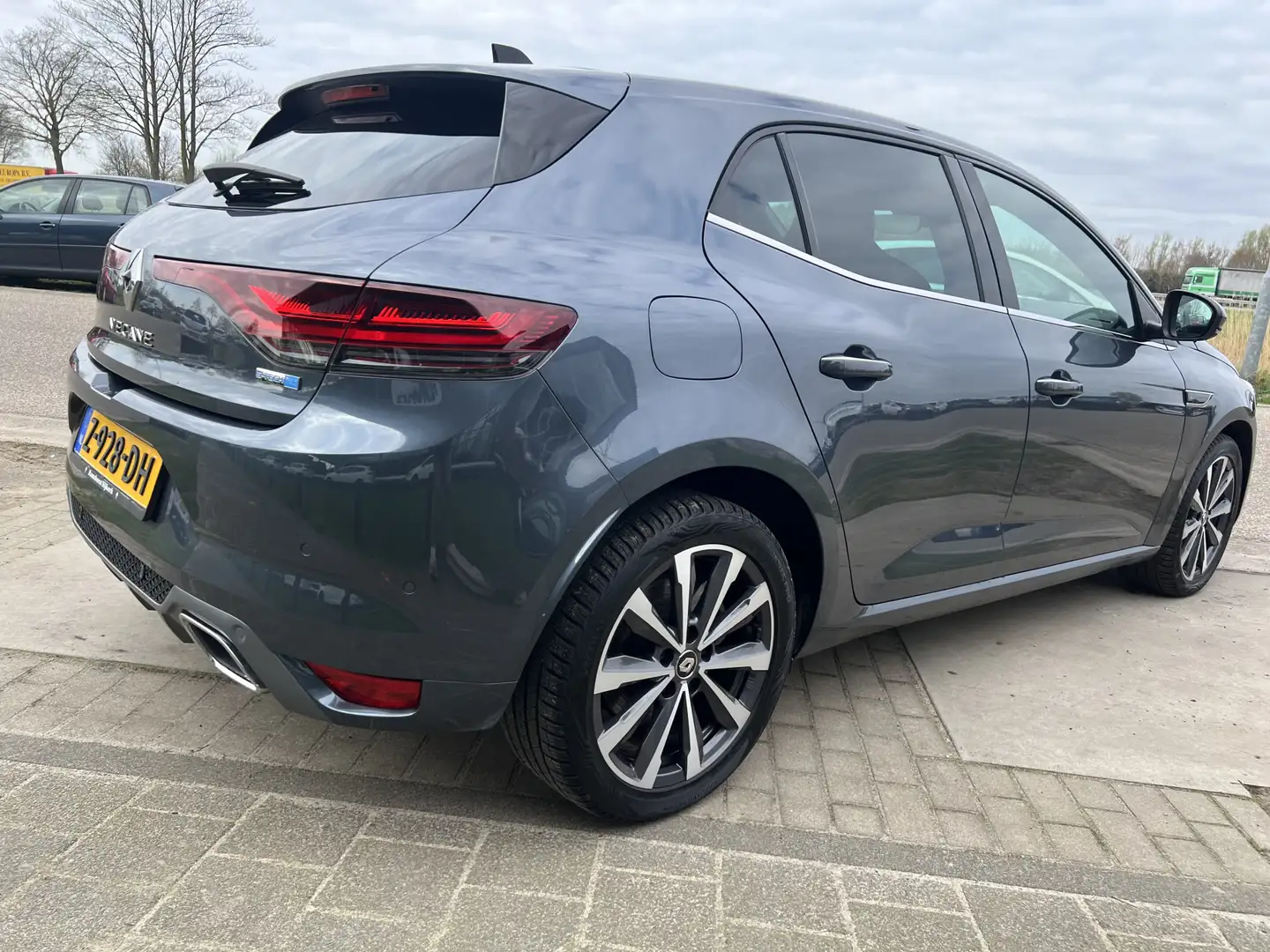 Renault Megane E-Tech 1.6 RS-Line / PHEV / Automaat / 160 PK / Keyless / Szürke - 2