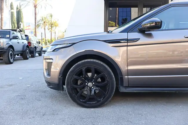 Land Rover Range Rover Evoque view 9