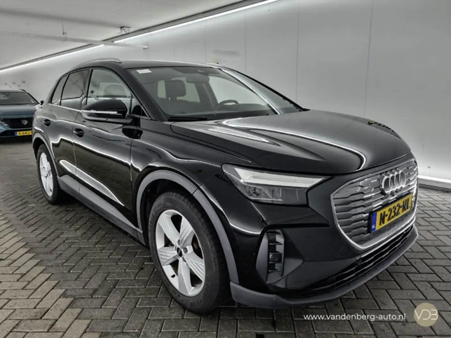 Audi Q4 e-tron 35 Launch edition 55 kWh Origineel NL Zwart - 2