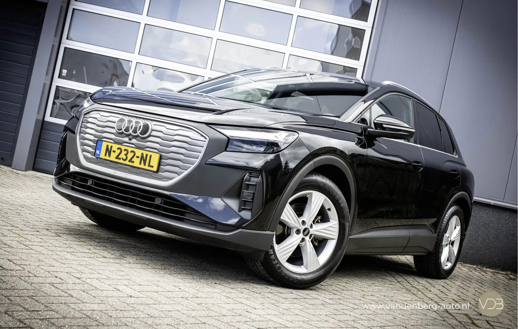 Audi Q4 e-tron 35 Launch edition Apple Carplay Origineel NL Zwart - 1