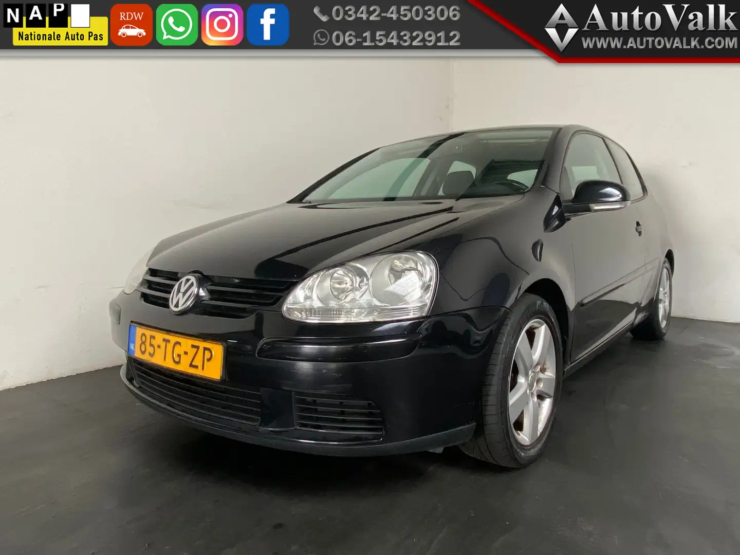 Volkswagen Golf 1.6 FSI Turijn. APK 10-2026! Zwart - 1
