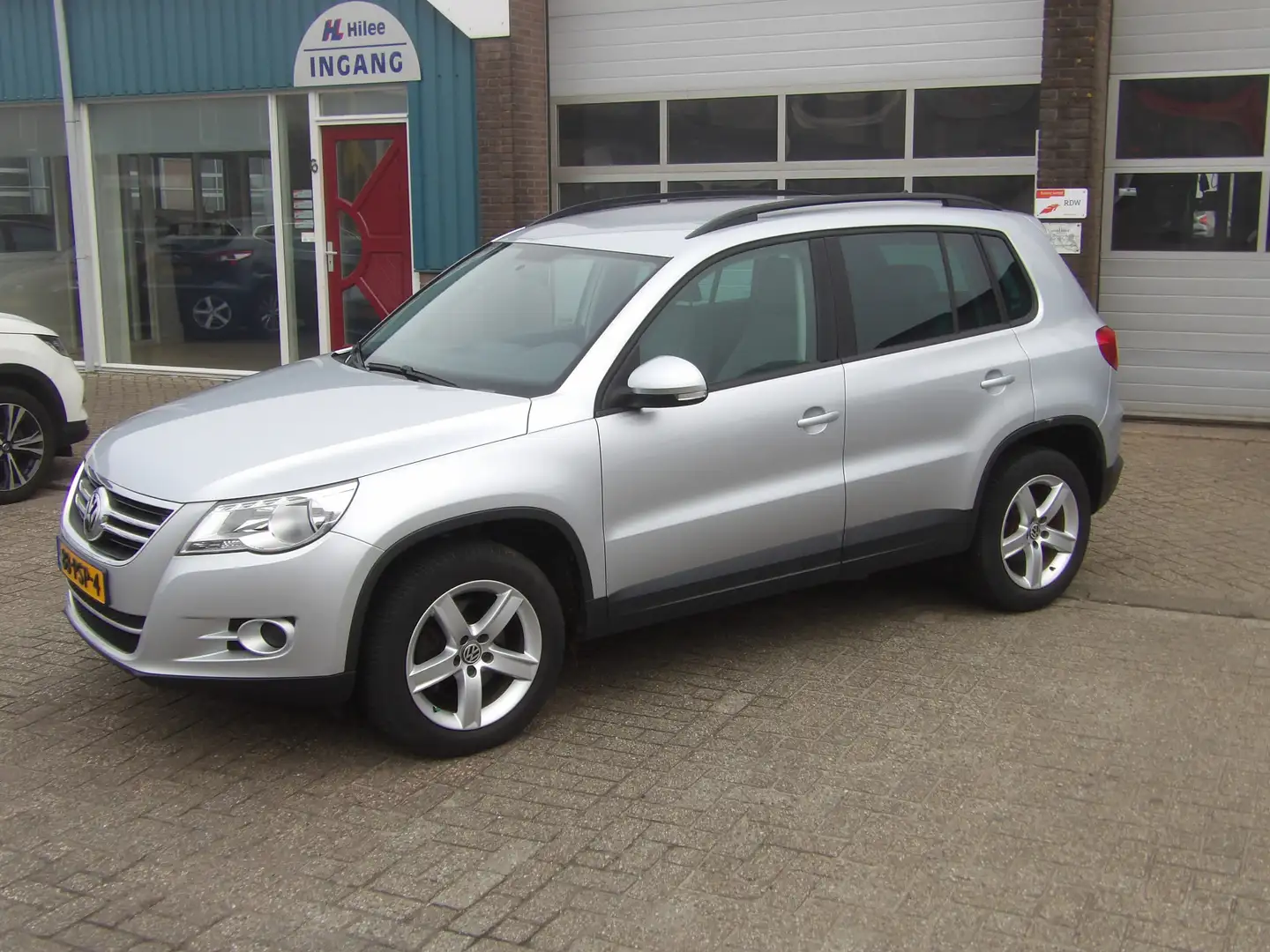 Volkswagen Tiguan 1.4 TSI Comfort&Design Grau - 2